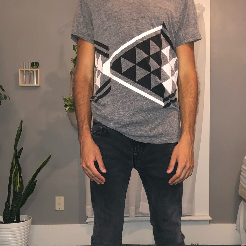 AE GRAPHIC TEE